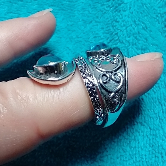 Silvertone blue stone ring intricate decorative large ring - Picture 5 of 5